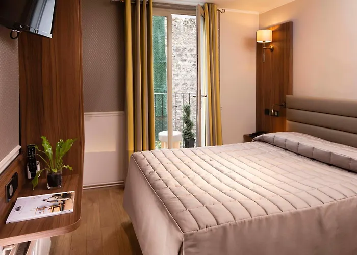 Resort: Hotel De La Tour Eiffel