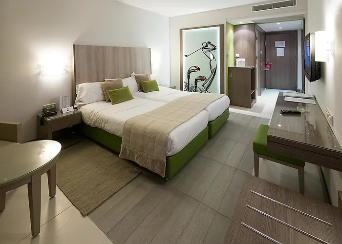 Hôtel 3 étoiles: Golf Royal Hotel
