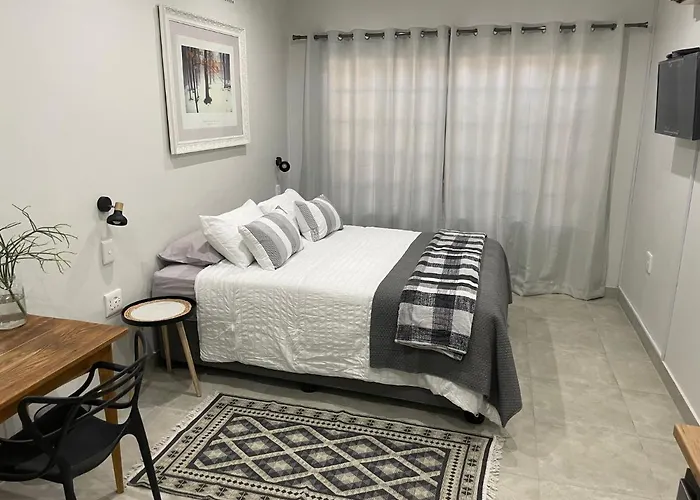 Apartment: 10 Paul Roos