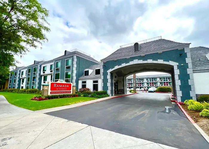 Jacuzzi hotel: Ramada By Wyndham Anaheim Convention Center