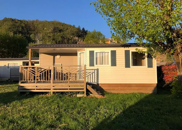 Hotel pres du College: Camping Le Rhone