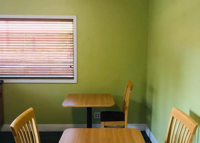 Motel: Americas Best Value Inn Visalia