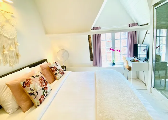  Flower B&B