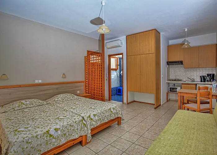 Ilian Beach & Apartments Rétino