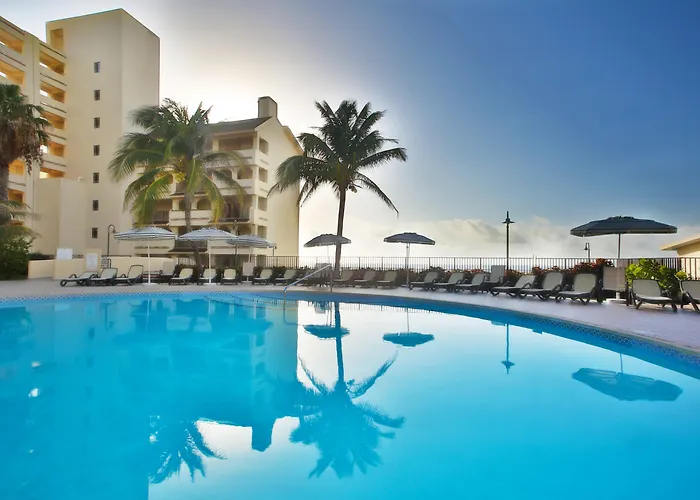 Hotel with pool: The Royal Islander - An All Suites Resort