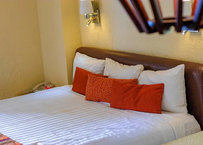 Luxury hotel only: Luna Palace