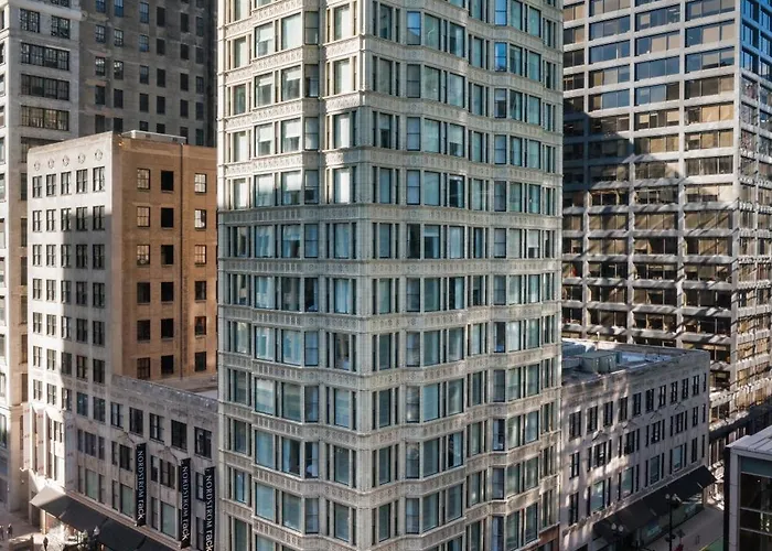 Hotel: Staypineapple, An Iconic Hotel, The Loop