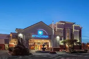 Cheap hotel: Wyndham Visalia