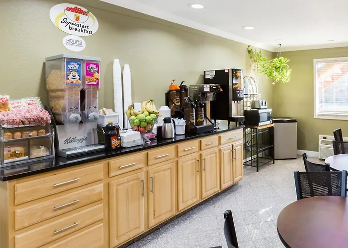 Super 8 By Wyndham Indianapolis-Southport Rd
