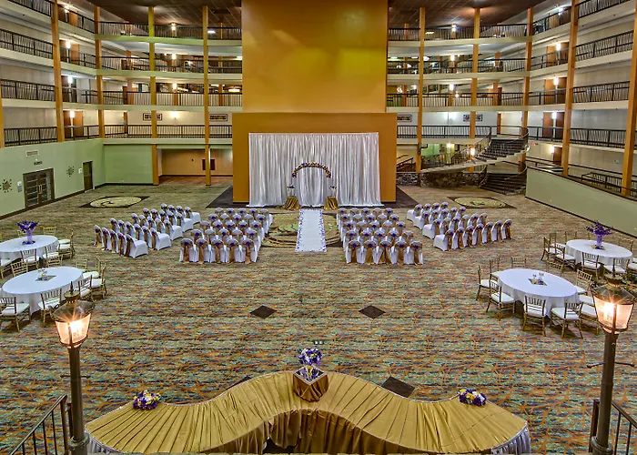 Romantic hotel: Clarion Hotel & Suites Conference Center Memphis Airport