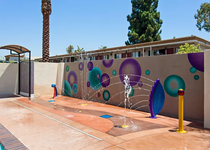 Pet Friendly hotel: Holiday Inn Express & Suites Anaheim Resort Area By Ihg