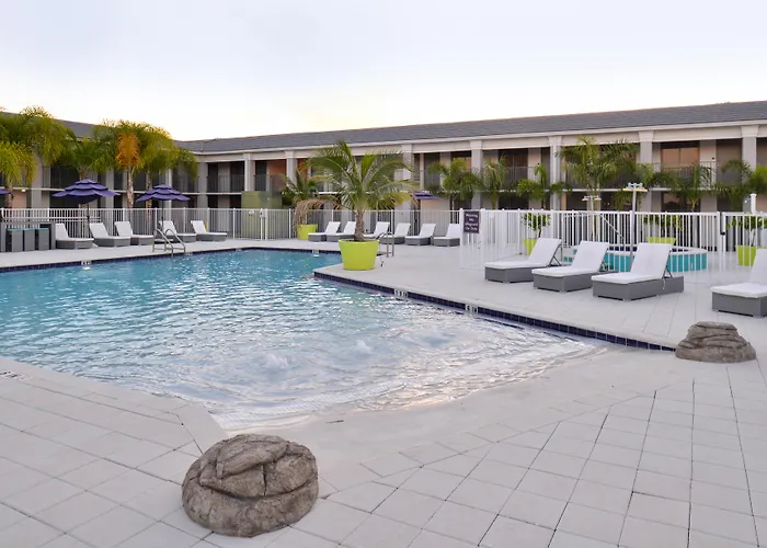 Luxury hotel only: Clarion Inn & Suites Across From Universal Orlando Resort