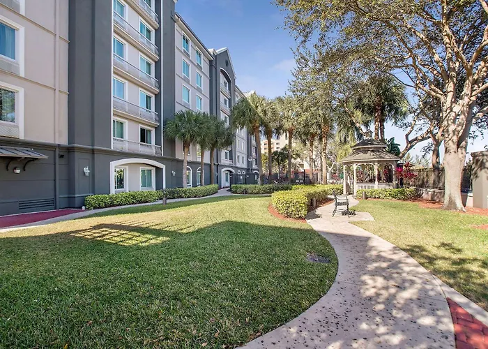 Jacuzzi hotel: La Quinta By Wyndham Ft. Lauderdale Airport