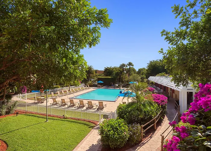 Pet Friendly hotel: Collins Hotel Naples