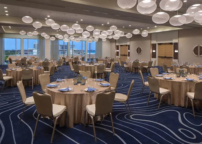 Hotel with view: Lido Beach Resort - Sarasota