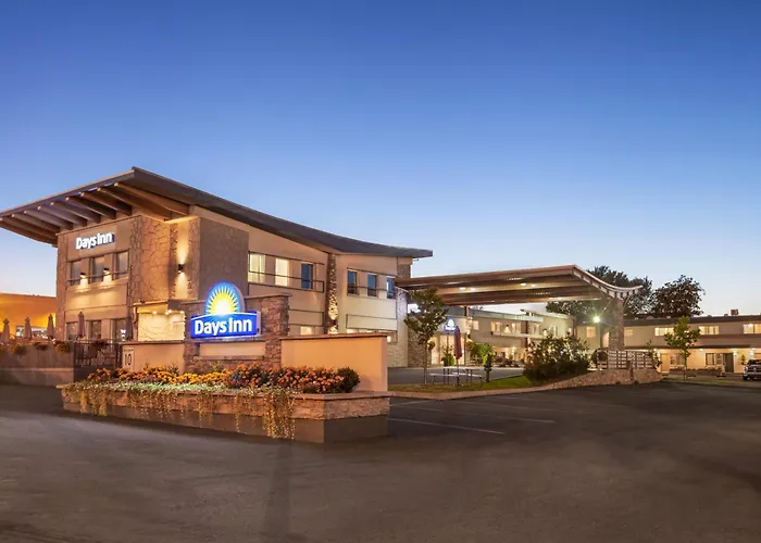  Days Inn By Wyndham Montreal East