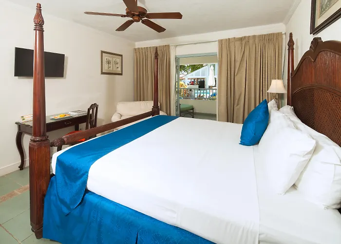 Hotels with tennis Savannah Beach