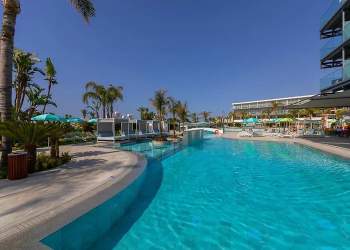 Hotel Jacuzzi: Faros Hotel Ayia Napa