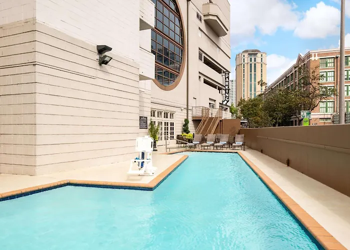 Hotels with pool Embassy Suites By Hilton New Orleans Convention Center
