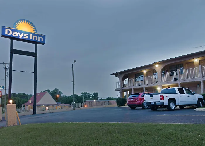 Days Inn By Wyndham Downtown-Nashville West Trinity Lane