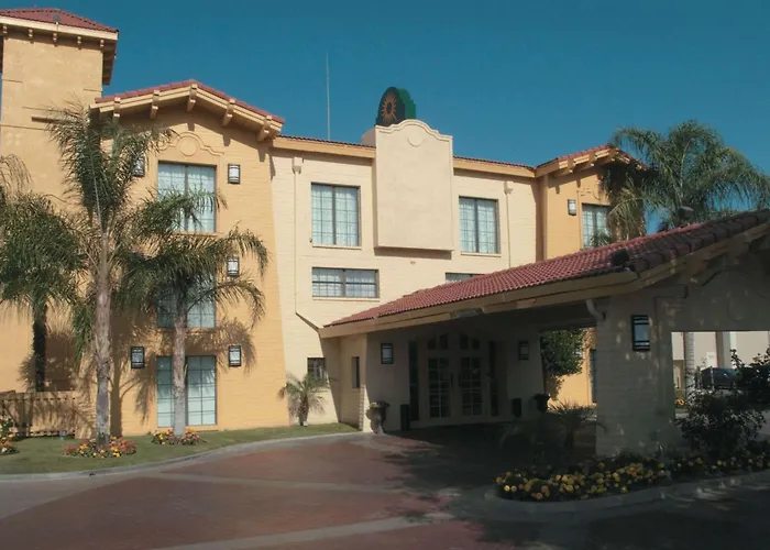 Jacuzzi hotel: La Quinta Inn By Wyndham Bakersfield South