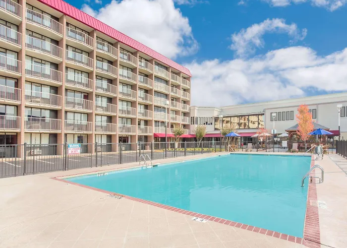Self catering: Ramada Plaza By Wyndham Fayetteville Fort Bragg Area