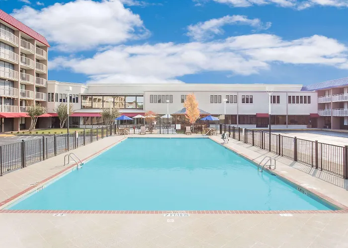 Self catering: Ramada Plaza By Wyndham Fayetteville Fort Bragg Area
