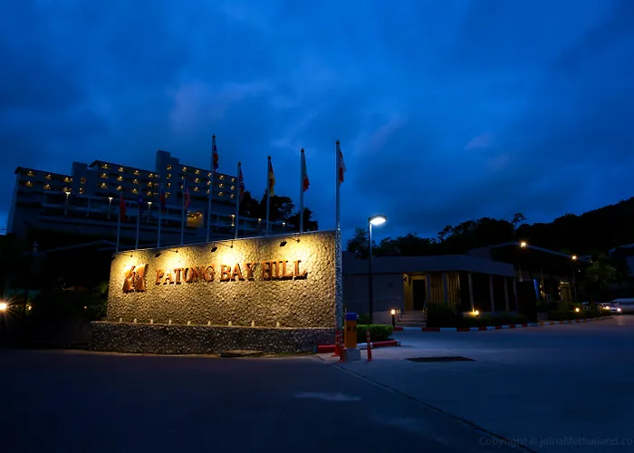 Self Catering: Patong Bay Hill