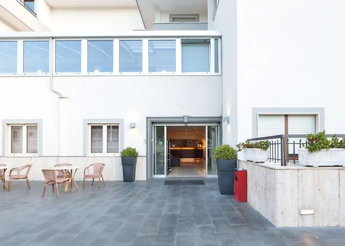  Suites & Residence