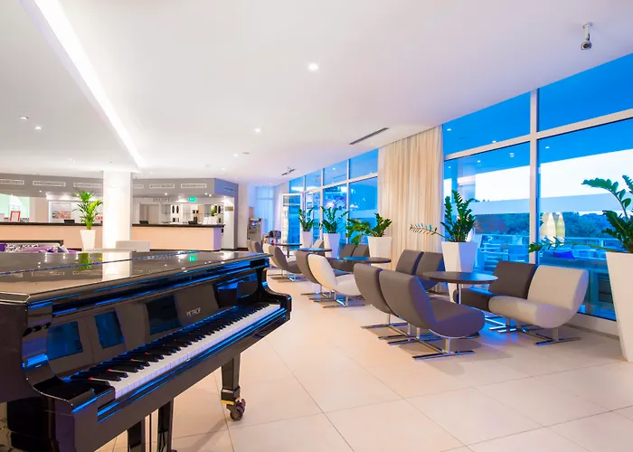 4 star hotel: Amfora Hvar Grand Beach Resort