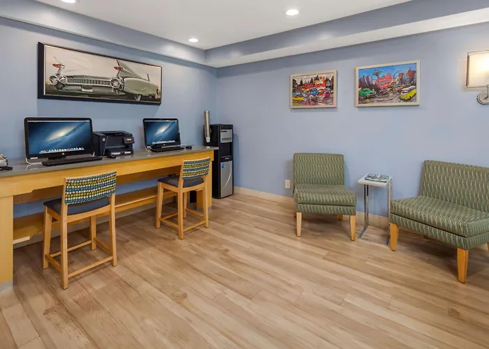 Cheap hotel: Hotel Nexus; BW Signature Collection