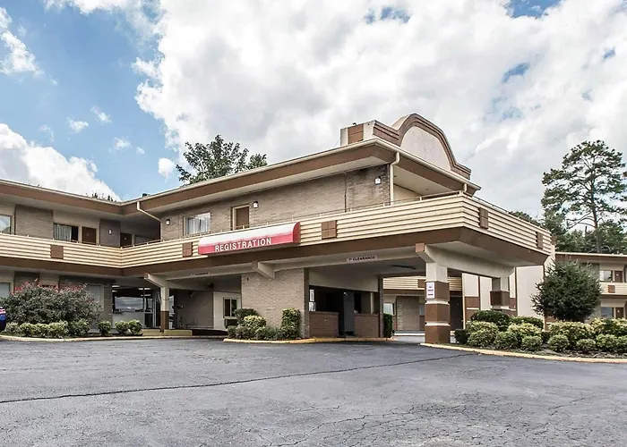 Cabin: Econo Lodge