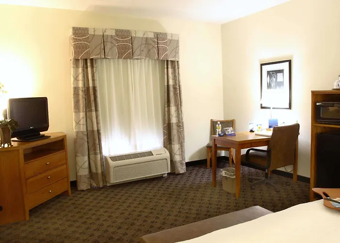 Hampton Inn & Suites Chesapeake-Square Mall