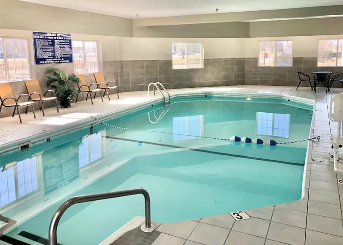 Motel: Red Roof Inn & Suites Omaha - Council Bluffs