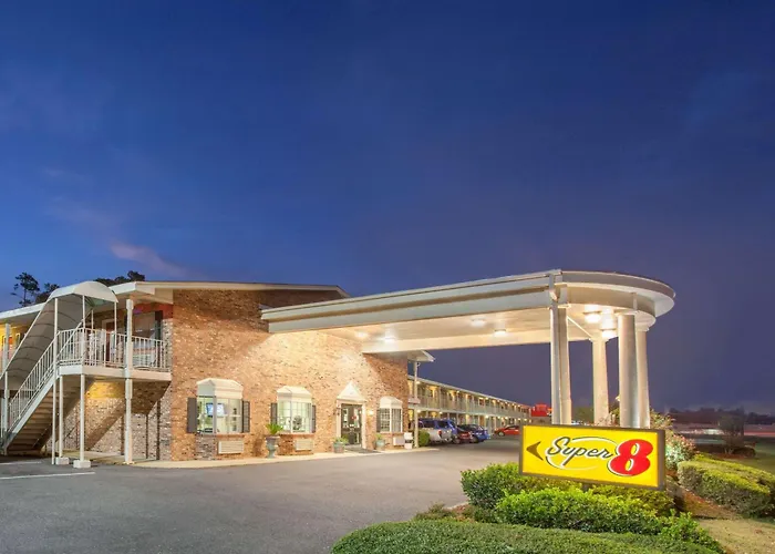 Cheap hotels Super 8 By Wyndham West Monroe