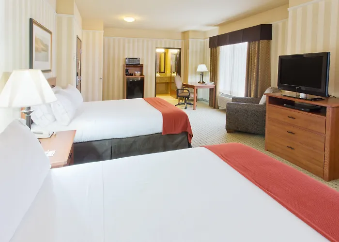 Hotel with view: Holiday Inn Express Hotel & Suites Astoria By Ihg