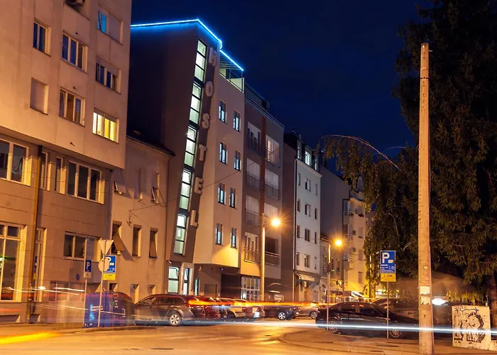 Hotel near College: Hostel Moving