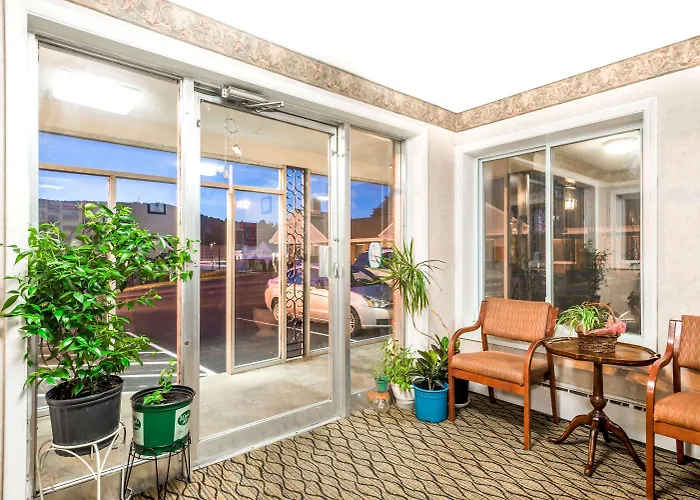 Motel: Knights Inn Lenox