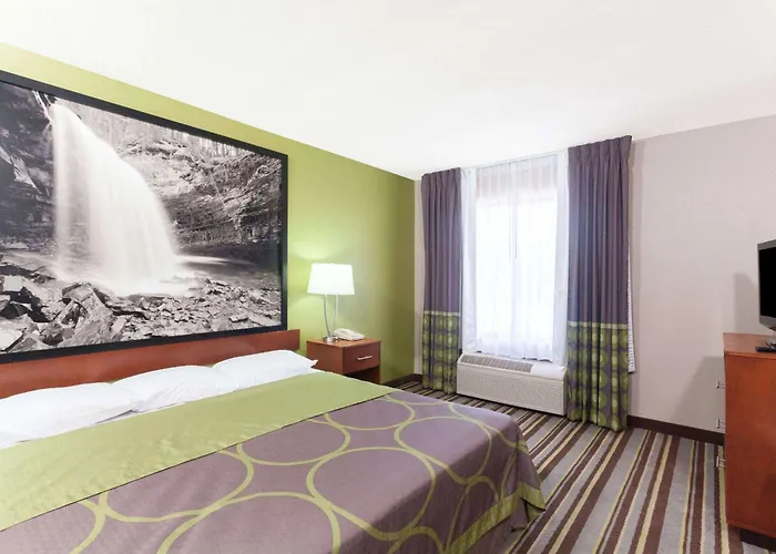 Super 8 By Wyndham Clarksville Northeast