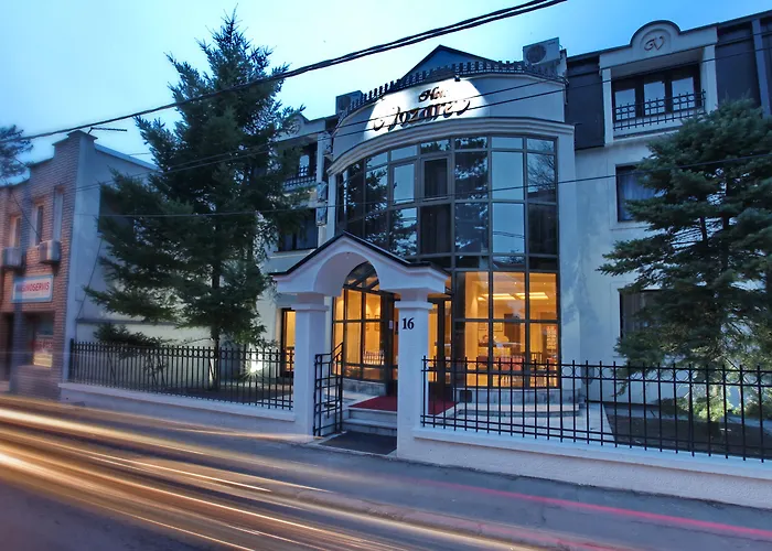 Garni Hotel Vozarev