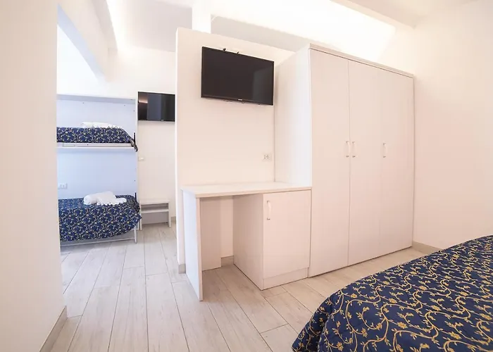 Hotel Con Piscina Ambasciatori