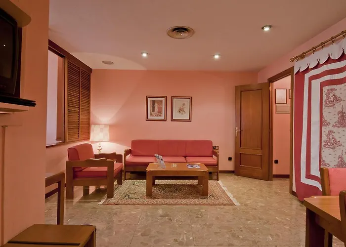 Hotel: Foxa 25