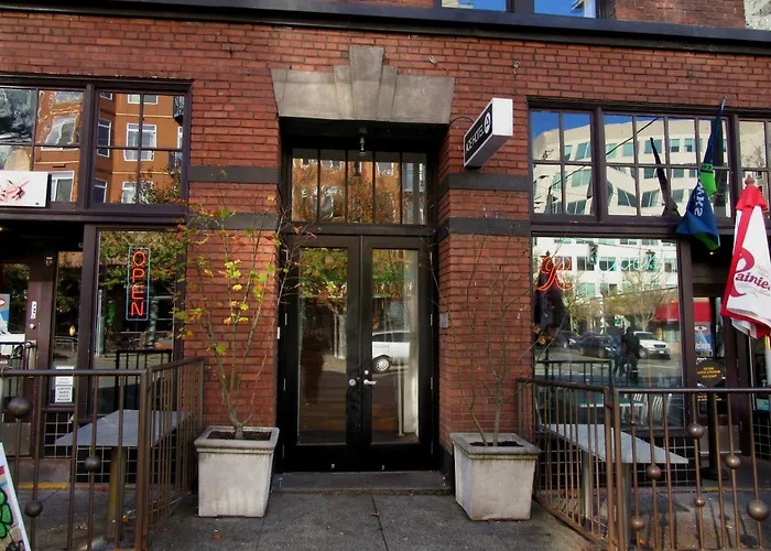Pet Friendly hotel: Ace Hotel Seattle