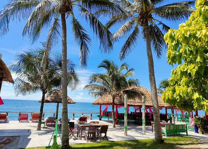 Dog friendly hotels Full Moon Beach