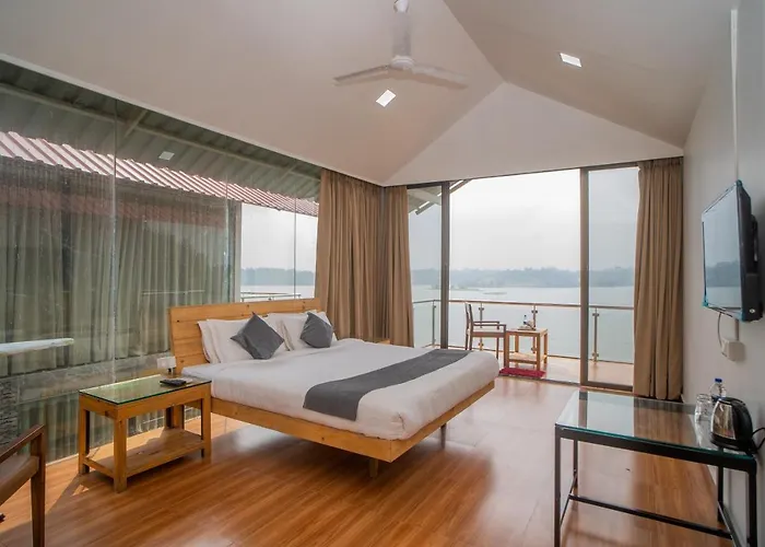 Hotel with Tennis: Shvas Island Resort