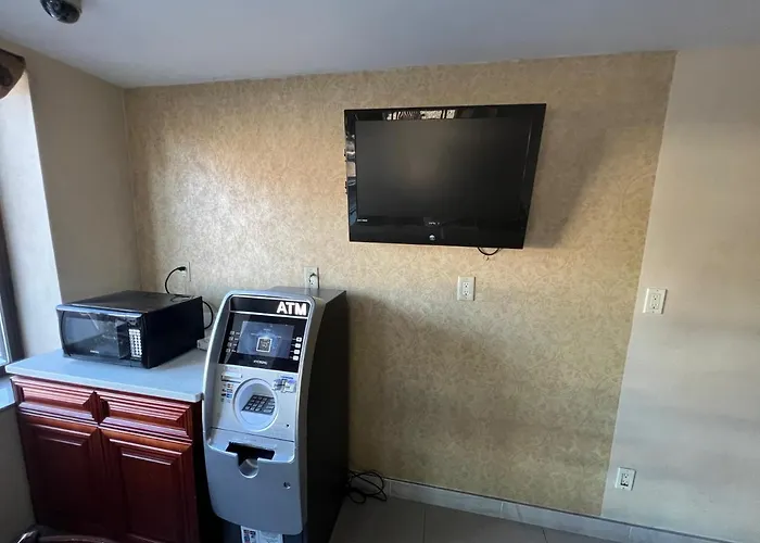 Pet Friendly hotel: Atlantic Motor Inn