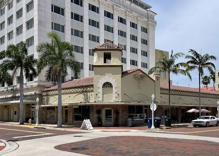Banyan Fort Myers, Tapestry Collection By Hilton