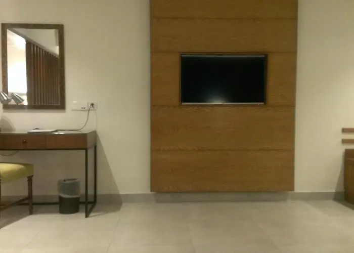 Luxury hotel only: Regent Plaza Hotel & Convention Center