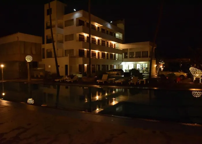 Beach hotel: New Ocean Hill Hotel