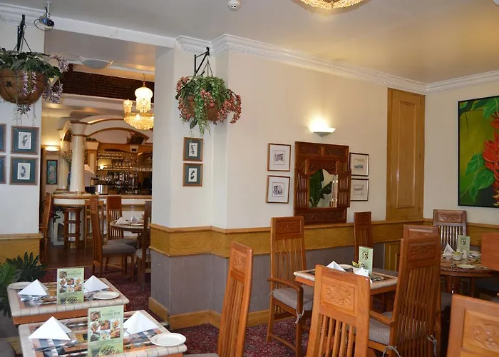 Hôtel 3 étoiles: Holiday Villa Hotel